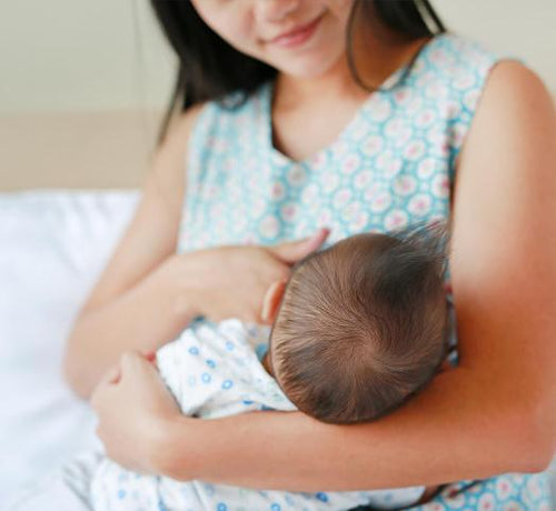 İlk günlerde emzirme - Mustela Türkiye - 1