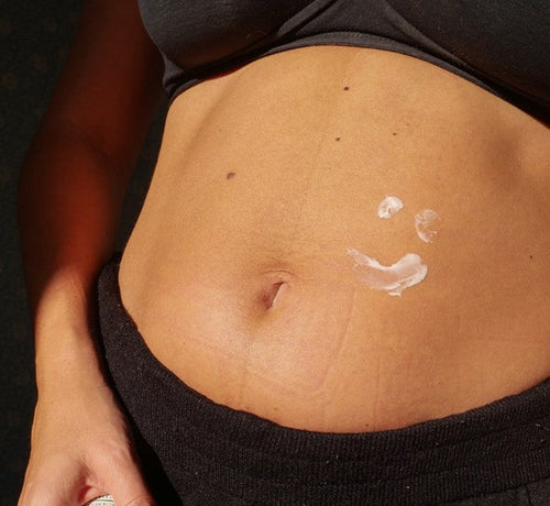 Hamileliğin 2. Ayı: Hafta Hafta Belirtiler, Bebeğinizin Gelişimi ve Anneler İçin İpuçları - Mustela Türkiye - 1