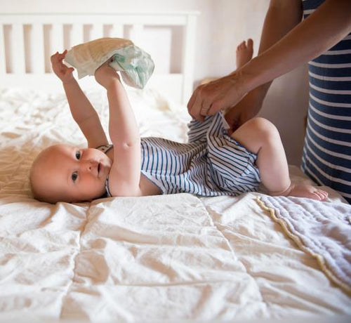 Bebeğinizin bez bölgesini temizlemek - Mustela Türkiye - 1