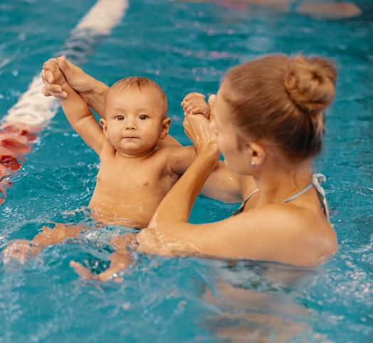 Bebek yüzme seansları: Denizde yüzen bir balık gibi