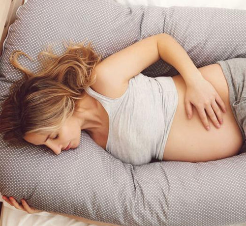 Sırt ağrılarını engellemek için doğru bir duruş - Mustela Türkiye - 1