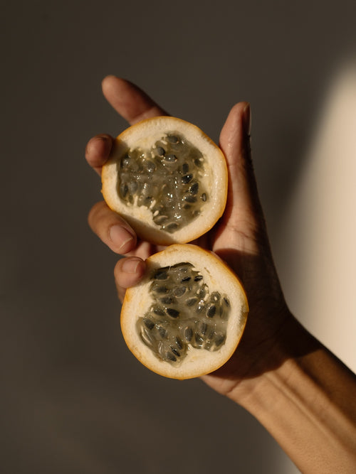 ABOUT-US_EN-SAVOIR-PLUS-SUR-MUSTELA_PHOTO-LIEN-EXPERTISE-EXTRACTION-VEGETALE - Mustela Türkiye - 1